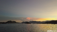 Pulau Komodo bisa menjadi salah satu spot untuk kamu menghabiskan waktu berburu sunset (Muhammad Zaky Fauzi Azhar/detikcom)