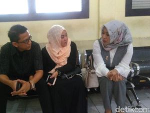 Sebelum Hadiri Sidang, Ayah Besuk Vanessa Angel di Rutan Medaeng