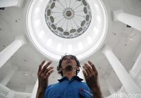 Jamaah salat di Masjid Ramlie Musofa (Pradita Utama/detikcom)