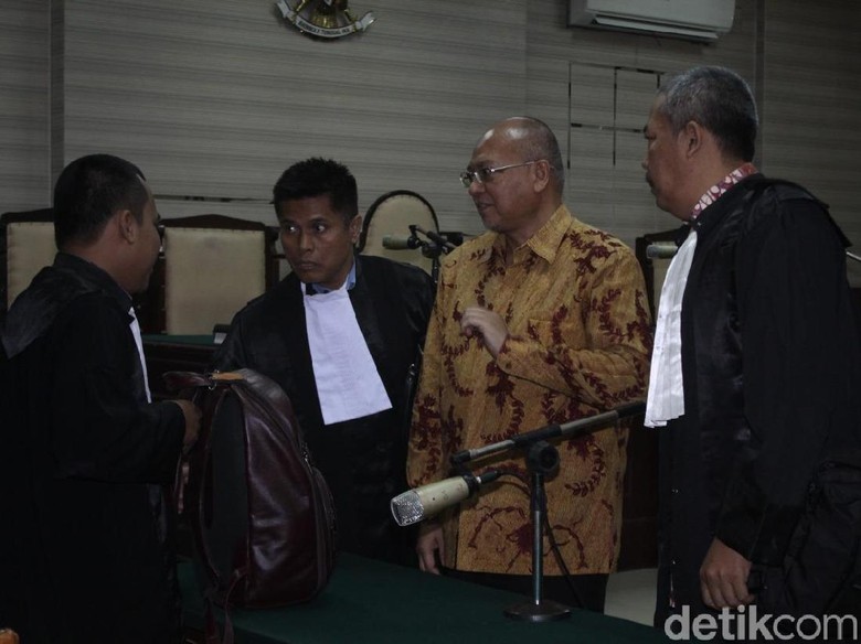 Bupati Malang Nonaktif Rendra Kresna Divonis 6 Tahun Penjara Bupati Malang Nonaktif Rendra Kresna Divonis 6 Tahun Penjara