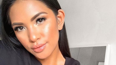 Foto: Blogger Cantik yang Dikritik Norak, Makan di Restoran Cuma Pakai Bra