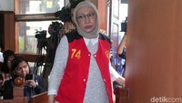 Di sidang lanjutan tersebut pengacara Ratna, Insank Nasruddin, mengatakan akan menghadirkan 3 saksi yang meringankan dengan rincian 2 saksi ahli dan 1 saksi fakta. Salah satunya dokter yang pernah menangani Ratna.