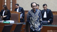 Iswahyu dan Irwan didakwa menerima Rp 150 juta dan SGD 47 ribu atau totalnya sekitar Rp 620 juta dari Direktur CV Citra Lampia Mandiri (CLM) Martin P Silitonga. Jaksa menyebut suap itu untuk mempengaruhi putusan perkara perdata yang melibatkan CV CLM.
