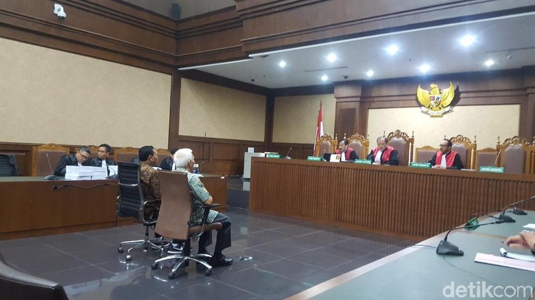 Sidang Suap Pejabat Kemenpora, Sekjen KONI Dituntut 4 Tahun Penjara Sidang Suap Pejabat Kemenpora, Sekjen KONI Dituntut 4 Tahun Penjara