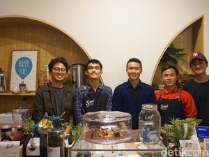 Inspiratif! Pengusaha Kafe Ini Pekerjakan Difabel Sebagai Barista hingga Kasir