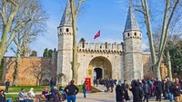 Meski masih jadi tanda tanya tentang kebenaran rambut yang dibawa Opick, usut punya usut beberapa tempat di Turki menyimpan barang-barang peninggalan Nabi Muhammad. Salah satunya adalah Museum Topkapi ini (iStock)