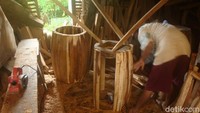 Bedug kebanyakan dikirim ke Jakarta dan Bumiayu, harganya pun bervariasi mulai dari Rp 1,5 juta untuk diameter 40 centimeter, hingga yang termahal Rp 45 juta untuk bedug raksasa dengan diameter 1,5 meter. Yang laris kebanyakan diameter 1,5 meter, 60, 70 dan 80 centimeter, kebanyakan untuk masjid-masjid jelang Hari Raya.