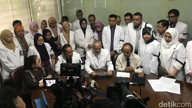 Komunitas Kesehatan Peduli Bangsa Jumpa Pers di Kantor Elza Syarief