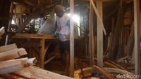 Bahkan saking banyaknya pesanan, pihaknya sudah tidak bisa nyetok bedug, karena pesanan terus berjalan, dan saat bulan puasa biasanya pihaknya juga menambah pekerja karena pesanan meningkat.