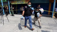 Salah satu bom telah berhasil di-disposal oleh tim Densus 88 Polri pada Rabu (8/5/2019) malam. Sedangkan satu bom lagi akan di-disposal siang ini.
