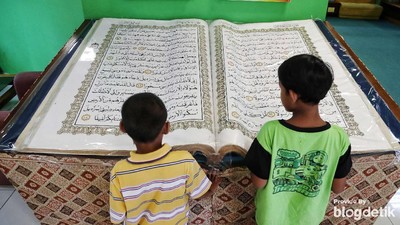 Foto: 6 Alquran Raksasa di Indonesia