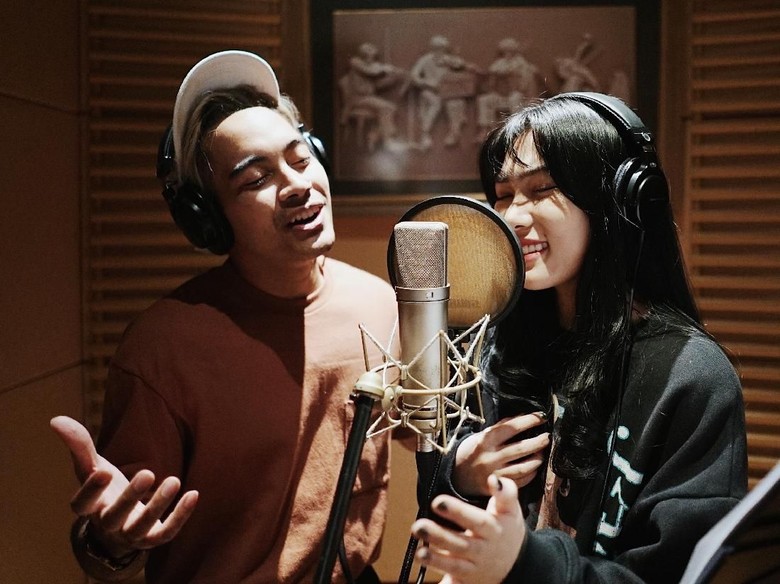 Gamaliel dan Isyana Sarasvati Foto: Disney Indonesia Gamaliel dan Isyana Sarasvati Foto: Disney Indonesia