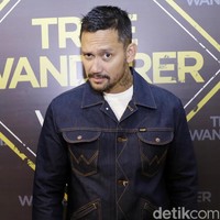 Tora Sudiro dituduh berselingkuh dengan Mieke Amalia 11 tahun lalu, ketika dia masih beristrikan Anggraini Kadiman. Bertahun-tahun memilih bungkam, pada Oktober 2020 Mieke membuat pengakuan mengejutkan bahwa keduanya memang berselingkuh dan hidup bersama selama dua tahun. Setelah resmi cerai dari istrinya, Tora mempersunting Mieke pada 19 Januari 2009. Foto: Palevi S/detikFoto