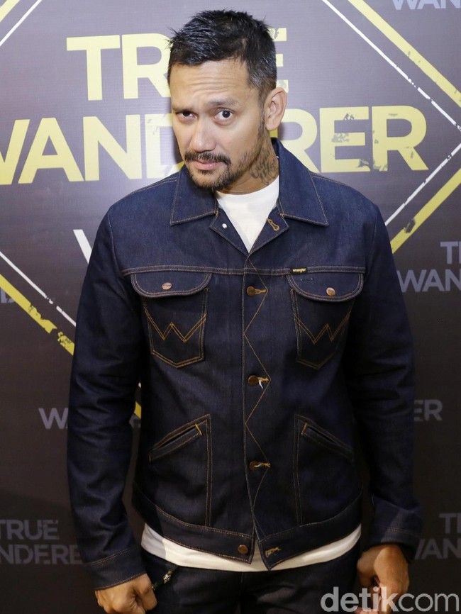 Tora Sudiro dituduh berselingkuh dengan Mieke Amalia 11 tahun lalu, ketika dia masih beristrikan Anggraini Kadiman. Bertahun-tahun memilih bungkam, pada Oktober 2020 Mieke membuat pengakuan mengejutkan bahwa keduanya memang berselingkuh dan hidup bersama selama dua tahun. Setelah resmi cerai dari istrinya, Tora mempersunting Mieke pada 19 Januari 2009. Foto: Palevi S/detikFoto