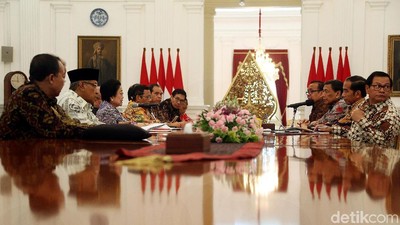 Jokowi Terima Kedatangan Megawati Hingga Mahfud MD di Istana