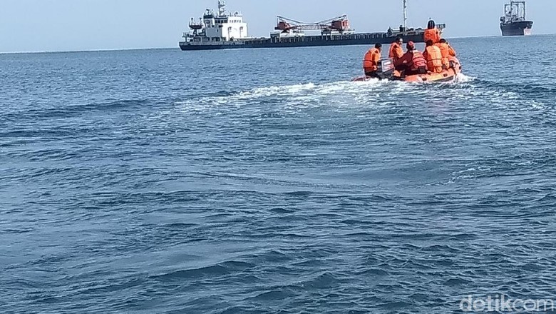 Pencarian Kapal Angkut Bawang yang Karam di Bima Dihentikan Pencarian Kapal Angkut Bawang yang Karam di Bima Dihentikan
