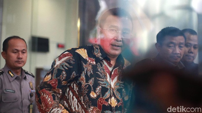 Wali Kota Tasikmalaya Budi Budiman diperiksa KPK sebagai tersangka kasus dugaan suap eks pejabat Kemenkeu Yaya Purnomo. Dia tak ditahan setelah diperiksa KPK.