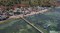 Pulau Papagarang ini dihuni 1.429 jiwa dan 450 kepala keluarga. Mereka tinggal di 325 rumah. Mayoritas penduduk bekerja sebagai nelayan (Muhammad Zaky Fauzi Azhar/detikcom)