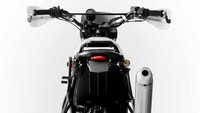 Selanjutnya perubahan juga disediakan dengan menggunakan knalpot Suzuki RM-Z450 yang dimodifikasi, demi mendapatkan suara yang menakutkan.  Foto: Pool (motorcyclenews)