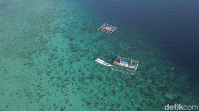 Foto Drone: Pulau dengan Perairan Sejernih Kristal di NTT