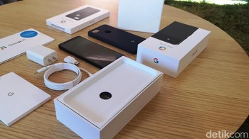 Google menyediakan tiga varian warna untuk Pixel 3a dan 3a XL, yaitu Just Black, Clearly White, dan Purple-ish. Foto: Agus Tri Haryanto/detikINET