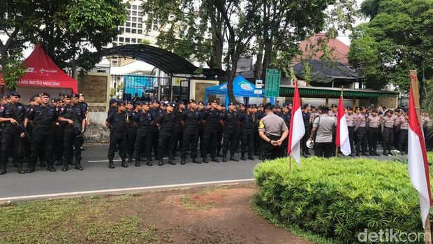 Jelang Demo Kivlan Zen, Kawat Berduri Pagari Gedung KPU