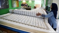 Alquran raksasa itu berhasil memikat pengunjung yang datang ke perpustakaan yang terletak di Jakarta Utara tersebut.