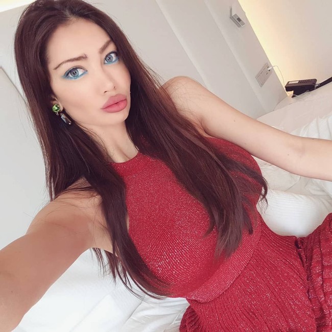 Kalimat Soraja yang menyamakan kesuksesan hubungan cinta dengan Ferarri ini banyak mendapatkan kritik. Kunci untuk hubungan yang sukses adalah cinta, kritik netizen. Maaf, tetapi Anda akan selalu jauh lebih murah daripada Ferrari, tambah lainnya. Saya tidak tahu bagaimana hal-hal materi dapat membuat Anda bahagia dan menjadi kunci Anda untuk hubungan yang sukses, komentar netizen lainnya. Foto: Dok. Instagram, Facebook