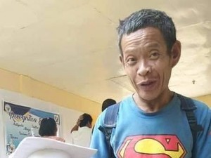 Viral, Kisah Haru Ayah Hadiri Wisuda Putrinya Tanpa Sandal Bikin Mewek