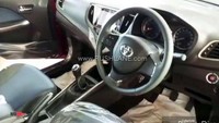 Di bagian interior, Toyota Glanza akan dipasangkan sistem hiburan SmartPlay yang biasanya lumrah dilihat pada mobil-mobil Suzuki. Penggunaannya pun berbeda dari mobil Toyota pada umumnya. Foto: Rushlane