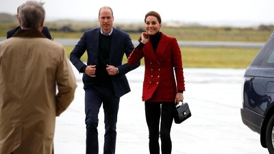 Foto: Meghan Markle Foto Keluarga, Kate Middleton Bersih-bersih Pantai