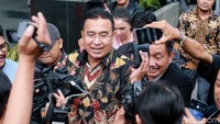 Dia enggan menjawab pertanyaan terkait pemeriksaannya.