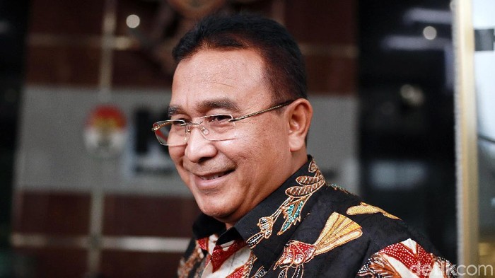 Wali Kota Tasikmalaya Budi Budiman diperiksa KPK sebagai tersangka kasus dugaan suap eks pejabat Kemenkeu Yaya Purnomo. Dia tak ditahan setelah diperiksa KPK.