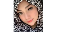 Celine Evangelista mengaku sejak kecil memang dekat dengan agama Islam. Ia juga hafal Al-fatihah. Foto: Instagram/Celine_Evangelista