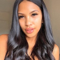 Blogger yang juga seorang fashion influencer Karylla Banez belum lama ini jadi kontroversi setelah berbagi unggahan makan malam di sebuah restoran dengan hanya mengenakan bralette. Foto: Instagram @karylle