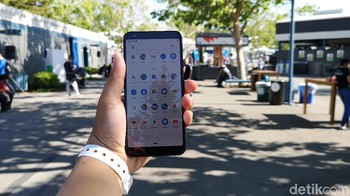Begini tampilan polos bagian depan Pixel 3a XL. Foto: Agus Tri Haryanto/detikINET
