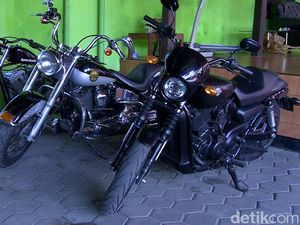 Kiai Nyentrik Yogya Koleksi Harley Hingga Becak