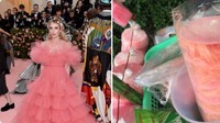 Emma Roberts nampak cantik dengan gaun pink buatan Giambattista Valli. Tapi kok selintas mirip camilan manis rambut nenek ya hihi. Foto: Twitter @semangkasegar