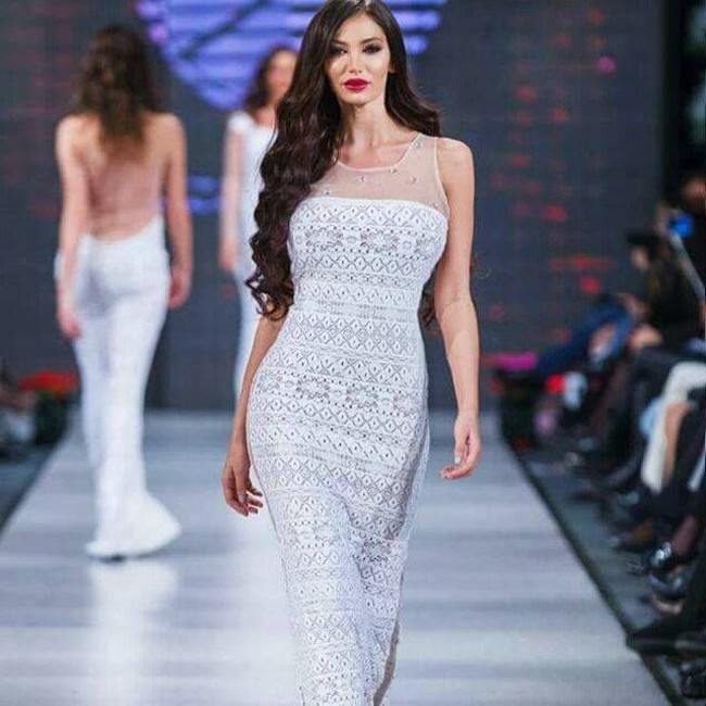 Setelah putus dari Neymar, Soraja sempat dikabarkan berpacaran dengan pengusaha tajir asal Turki Cengiz Siklaroglu. Pria yang dikenal sebagai CEO perusahaan Silahsan Holding itu diketahui berbisnis jual-beli alat-alat militer. Foto: Dok. Instagram, Facebook