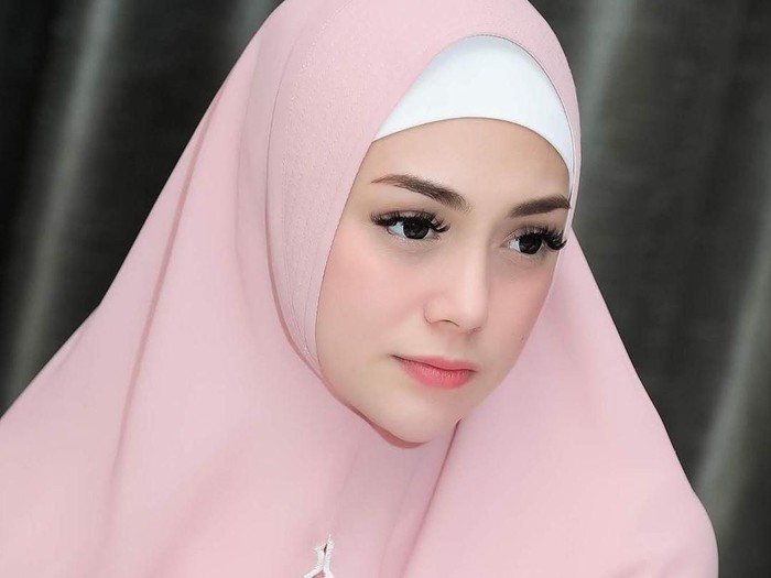 Testimoni Foto Wanita Cantik Pakai Hijab Syari Prosedur
