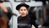Dalam kesempatan itu Nikita sempat sedikit emosi saat dibahas soal Dipo Latief sebagai ayah anak ketiganya itu. Pool/Noel/detikFoto.