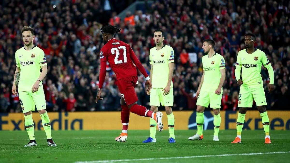 Pemain Barcelona terdiam saat striker Liverpool Divock Origi mencetak gol keempat di Stadion Anfield, Rabu (8/5/2019) dini hari WIB. (Foto: Clive Brunskill/Getty Images)