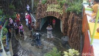 Lorong Blothong berada di belakang bekas pabrik gula Kalibagor dan merupakan lorong peninggalan zaman Belanda yang digunakan sebagai pembuangan limbah semasa pabrik gula Kalibagor masih aktif.  (Arbi Anugrah/detikcom)