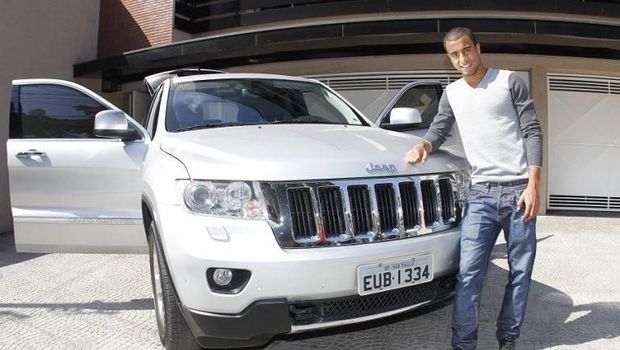 Lucas Moura dan Jeep Grand Cherokee