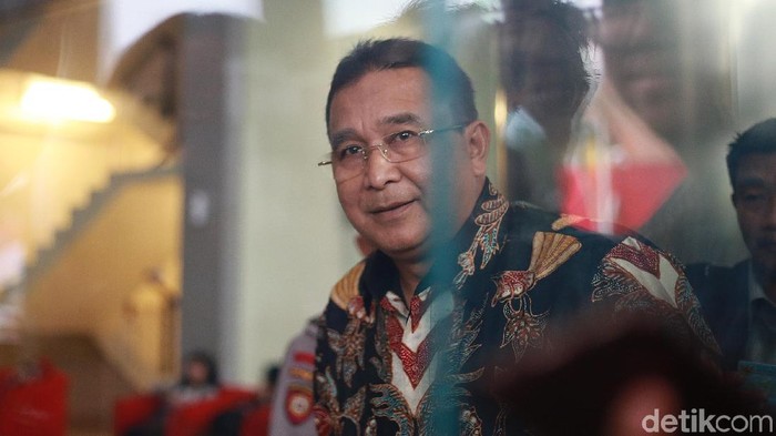 Wali Kota Tasikmalaya Budi Budiman diperiksa KPK sebagai tersangka kasus dugaan suap eks pejabat Kemenkeu Yaya Purnomo. Dia tak ditahan setelah diperiksa KPK.