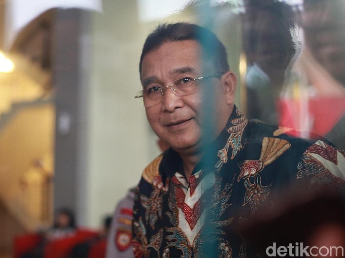 Wali Kota Tasikmalaya Budi Budiman diperiksa KPK sebagai tersangka kasus dugaan suap eks pejabat Kemenkeu Yaya Purnomo. Dia tak ditahan setelah diperiksa KPK.