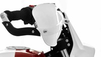 Namun perubahan utama memang sangat dirasakan diseluruh tampilan. Bahkan Fuel Bespoke Motorcycles, memastikan motor ni terlihat lebih compact, lebih agresif, dan tampilan yang lebih klasik. Tampilan lampu juga terlihat layaknya Enduro mask. Foto: Pool (motorcyclenews)