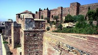Tembok Alcazaba de Malaga menjadi saksi pertahanan terakhir umat Islam dalam mempertahankan wilayah mereka sebelum akhirnya takluk di bawah pasukan Raja Ferdinand dan Ratu Isabella pada tahun 1487. Dok. Wikipedia.