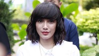 Ussy punya pesan khusus bagi para tukang bully, yakni i Love You. Pool/Palevi S/detikFoto.
