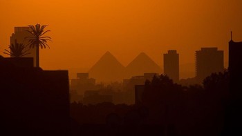 Setelah mengumpulkan bahan-bahan bangunan tersebut, para pekerja membawanya ke sebuah pelabuhan yang berjarak beberapa meter dari dasar Piramida. Total, ada sekitar 2,3 juta blok batuan terkirim dengan cara ini selama dua dekade. Foto: Getty Images